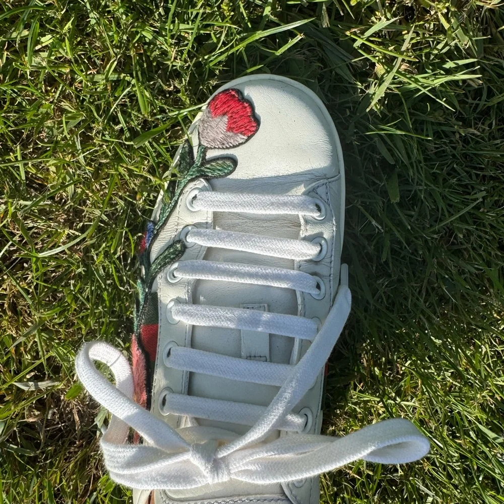 Gucci Sneakers with Botanical Design - Picture 2 of 6